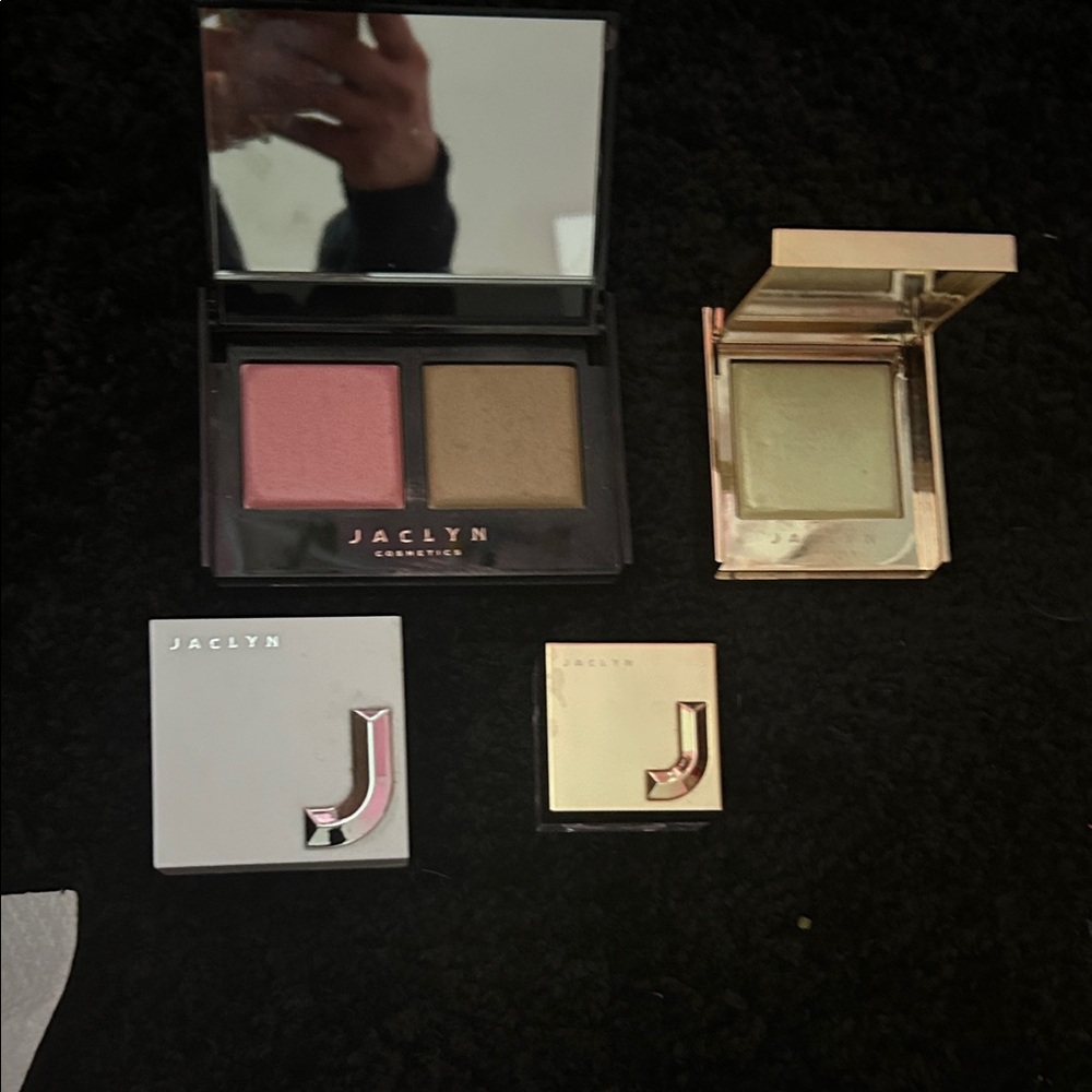 Jaclyn Cosmetics Compact Trio in Black, Gold, White
